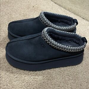NWOT Women’s Ugg Tazz in Eve Blue Size 7